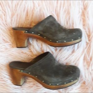 Original UGG Australia Abbie suede clogs